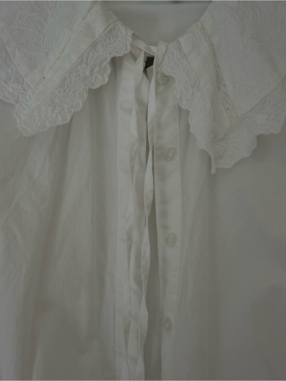 Women's White Tie-Front Lace Collar Blouse
